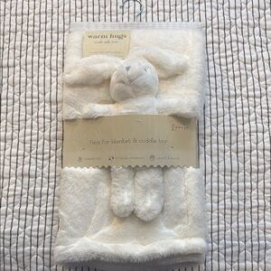 Warm Hugs Faux Fur Blanket & Cuddle Toy - White